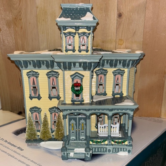 Department 56 Italianate villa - Picture 1 of 5